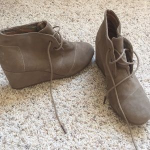 Toms winter wedges!